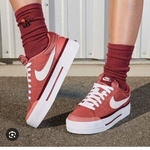 💥💥FLASH SALE 💥💥💥 EUC/Like New Nike Legacy Court Sneakers